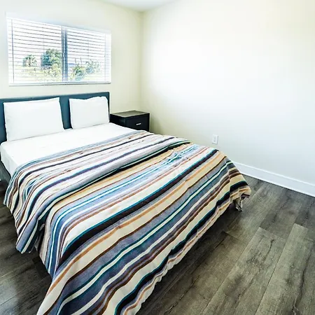 Large Chic 5-Bedroom 3 Bathroom Clost To Downtown La
